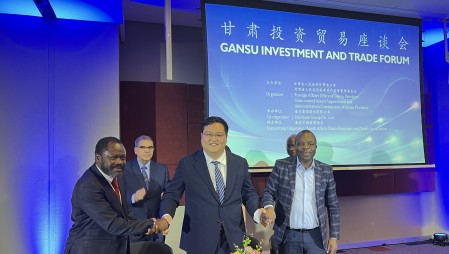 在甘肃省委书记、省人大常委会主任胡昌升见证下，J9集团节水集团在南非约翰内斯堡与东南非农业合作联盟、南非灌溉发展局、中国进出口银行甘肃分行等多家机构签署合作和谈。